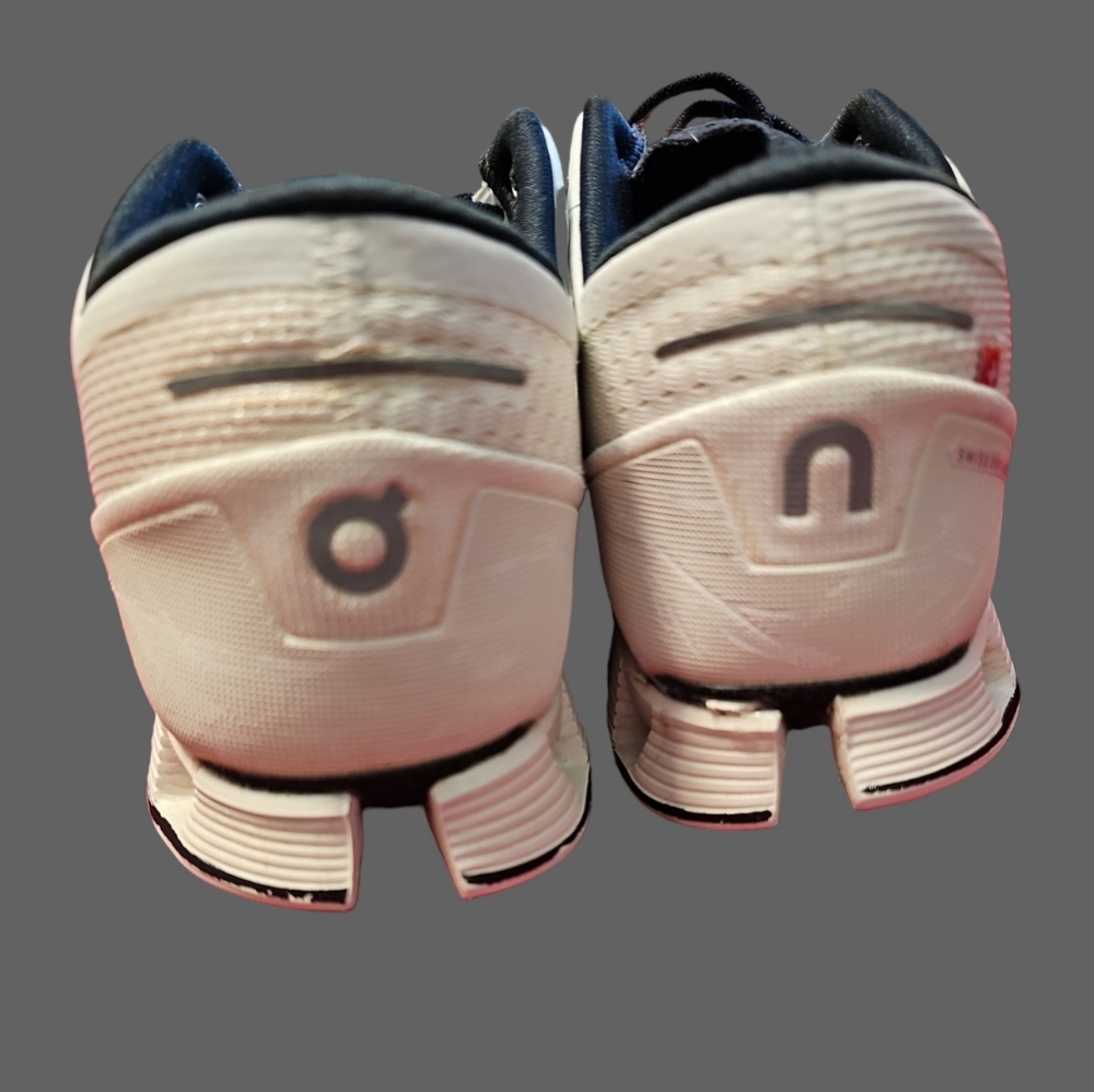 ON RUNNING SHOES - Picture 6 of 8